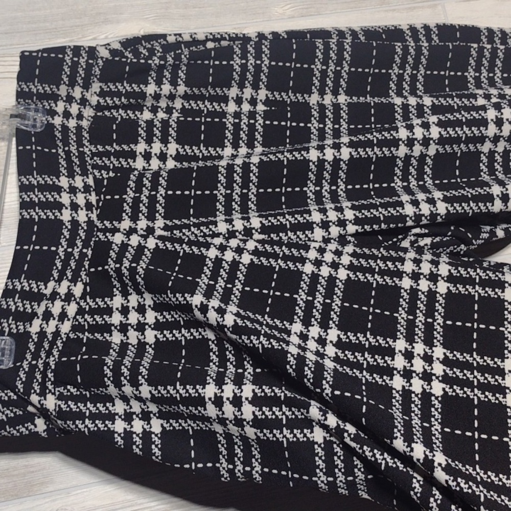 High Waisted B&W Plaid Pants - Picture 3 of 13